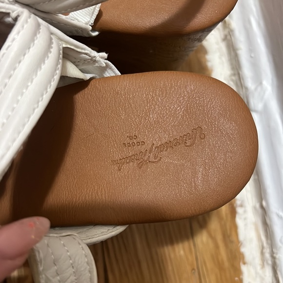 Universal Thread Clogs - Picture 6 of 8